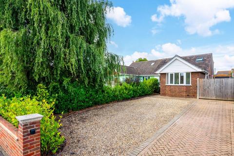 2 Wallace Close, Fairlands, Guildford, GU3 3NP