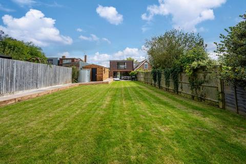2 Wallace Close, Fairlands, Guildford, GU3 3NP