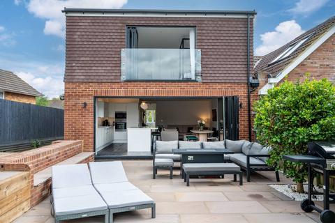 2 Wallace Close, Fairlands, Guildford, GU3 3NP