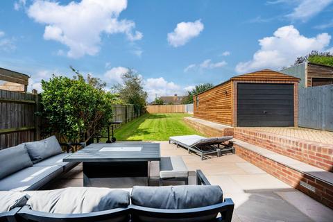 2 Wallace Close, Fairlands, Guildford, GU3 3NP