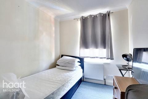 61 Clayburn Circle, Basildon, SS14 1PX