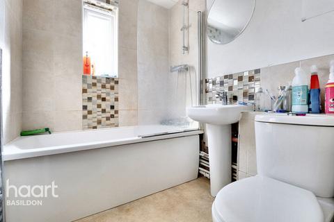 61 Clayburn Circle, Basildon, SS14 1PX