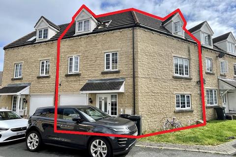 3 bedroom townhouse for sale, Pippin Court, Halifax HX2