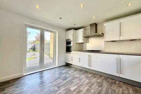 3 bedroom townhouse for sale, Pippin Court, Halifax HX2