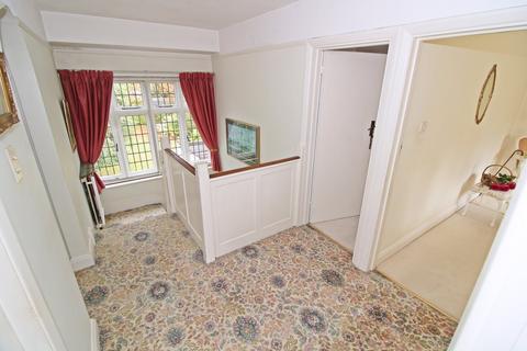7 Den Close, Beckenham, BR3 6RP