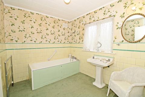 7 Den Close, Beckenham, BR3 6RP