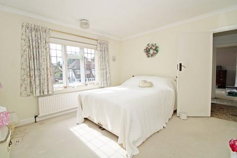 7 Den Close, Beckenham, BR3 6RP