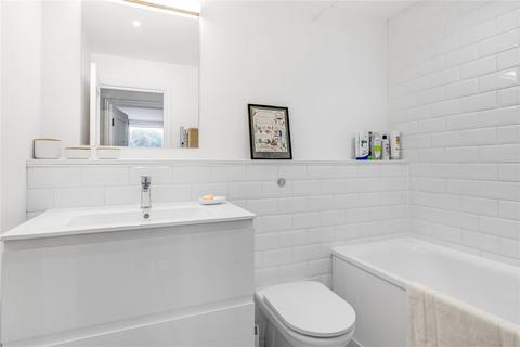 2 bedroom flat for sale, Wandon Road, London, SW6