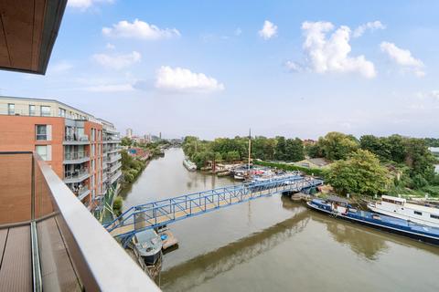 2 bedroom apartment for sale, High Street, Brentford, Middlesex