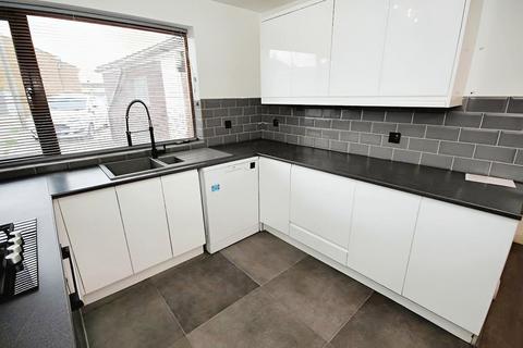 3 bedroom house to rent, Byron Gardens, Tilbury