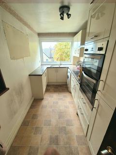 2 bedroom flat for sale, Carlton Close, Upminster RM14