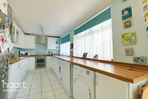 3 bedroom bungalow for sale, Barton Hill Drive, Sheppey