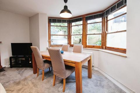 2 bedroom flat to rent, Cotham Vale, Bristol BS6