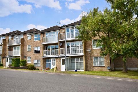 16, Dulverton Court Bideford Green, Leighton Buzzard, LU7 2UG