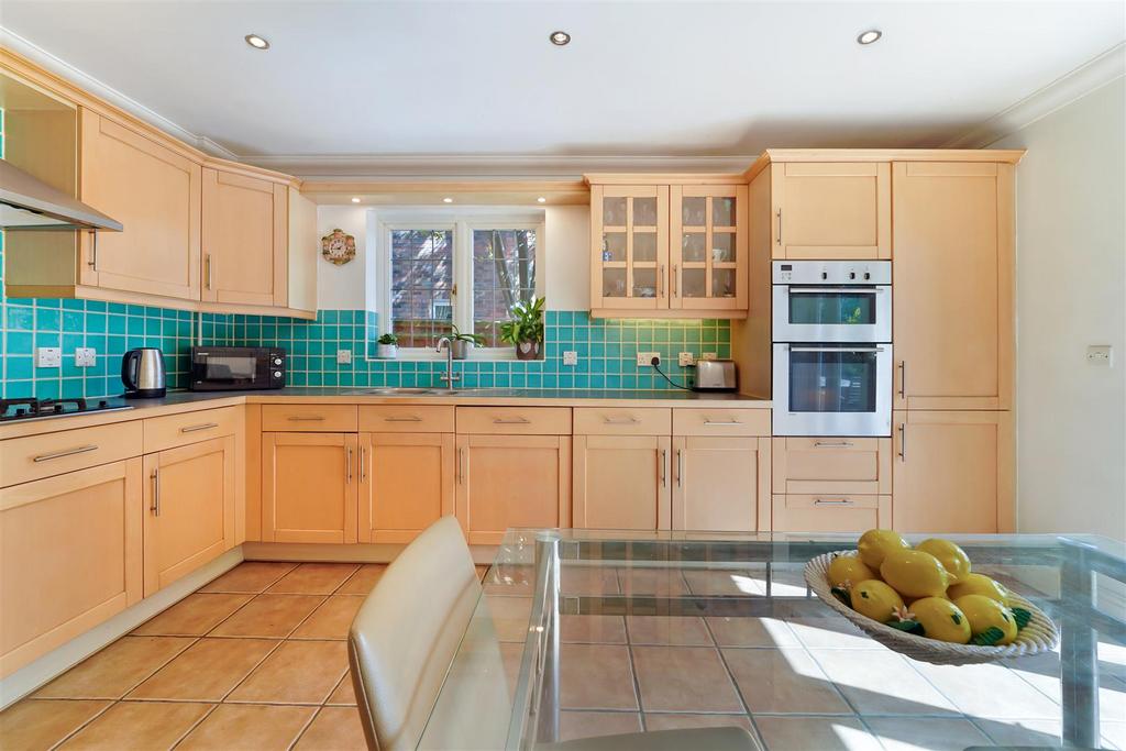 Walnut Grove, Banstead 5 bed detached house for sale £1,195,000