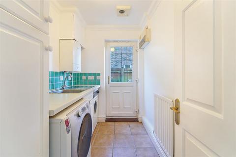3 Walnut Grove, Banstead, SM7 1PJ