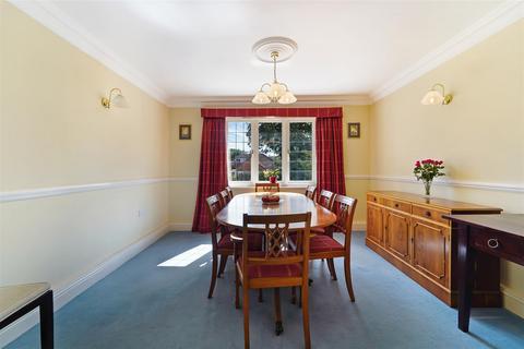 3 Walnut Grove, Banstead, SM7 1PJ