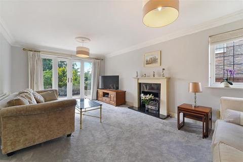 3 Walnut Grove, Banstead, SM7 1PJ