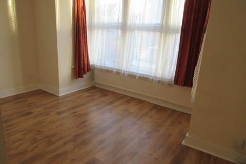 1 bedroom flat to rent, Genesta Road, Westcliff On Sea