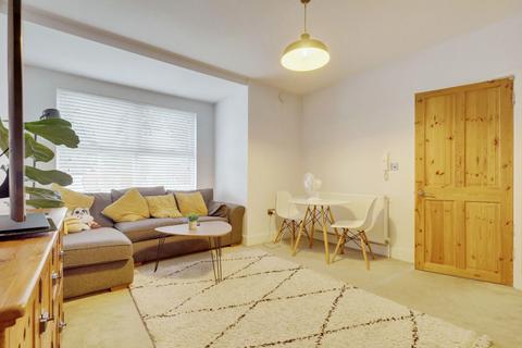 2 bedroom apartment for sale, London Road, Westcliff-on-sea, SS0