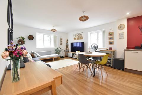 2 bedroom apartment for sale, Swansmere Close, Walton-on-Thames, KT12