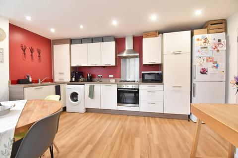 2 bedroom apartment for sale, Swansmere Close, Walton-on-Thames, KT12