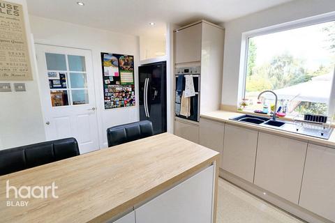 4 bedroom semi-detached house for sale, Conery Lane, Leicester