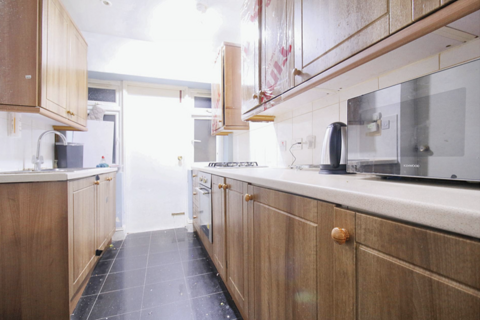 3 bedroom flat to rent, Rushdene Crescent, Northolt UB5
