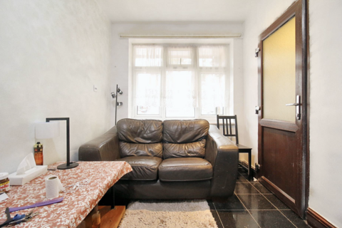 3 bedroom flat to rent, Rushdene Crescent, Northolt UB5