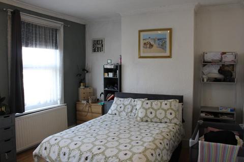 3 bedroom terraced house for sale, West Green Road, London