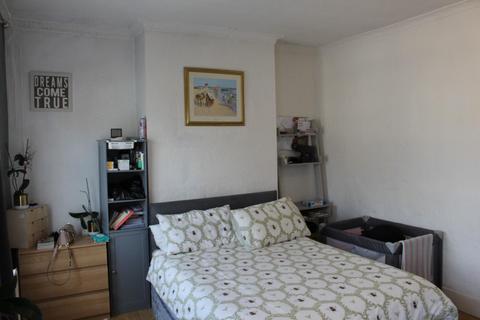 3 bedroom terraced house for sale, West Green Road, London