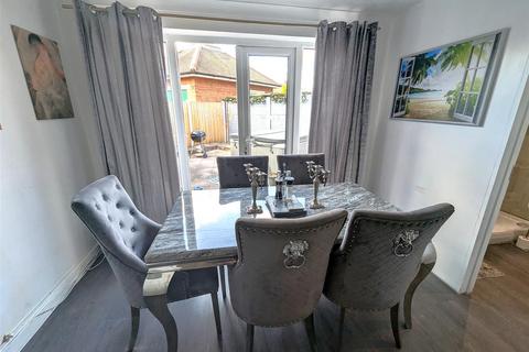 194 Westfields Road, Corby, NN17 1HQ