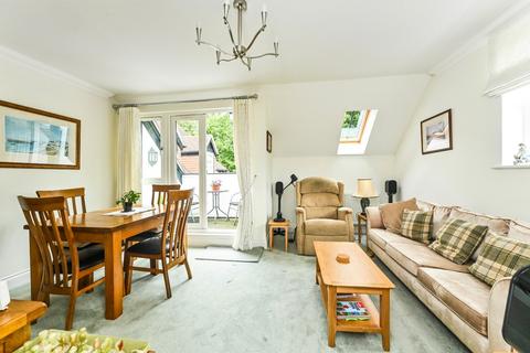 2 bedroom retirement property for sale, Merritts Meadow, Petersfield, Hampshire