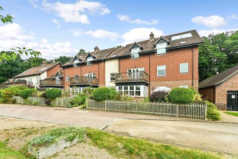 2 bedroom retirement property for sale, Merritts Meadow, Petersfield, Hampshire