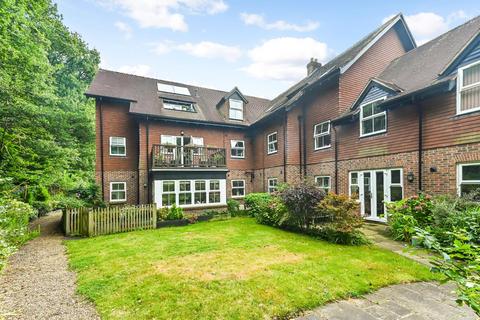 2 bedroom retirement property for sale, Merritts Meadow, Petersfield, Hampshire