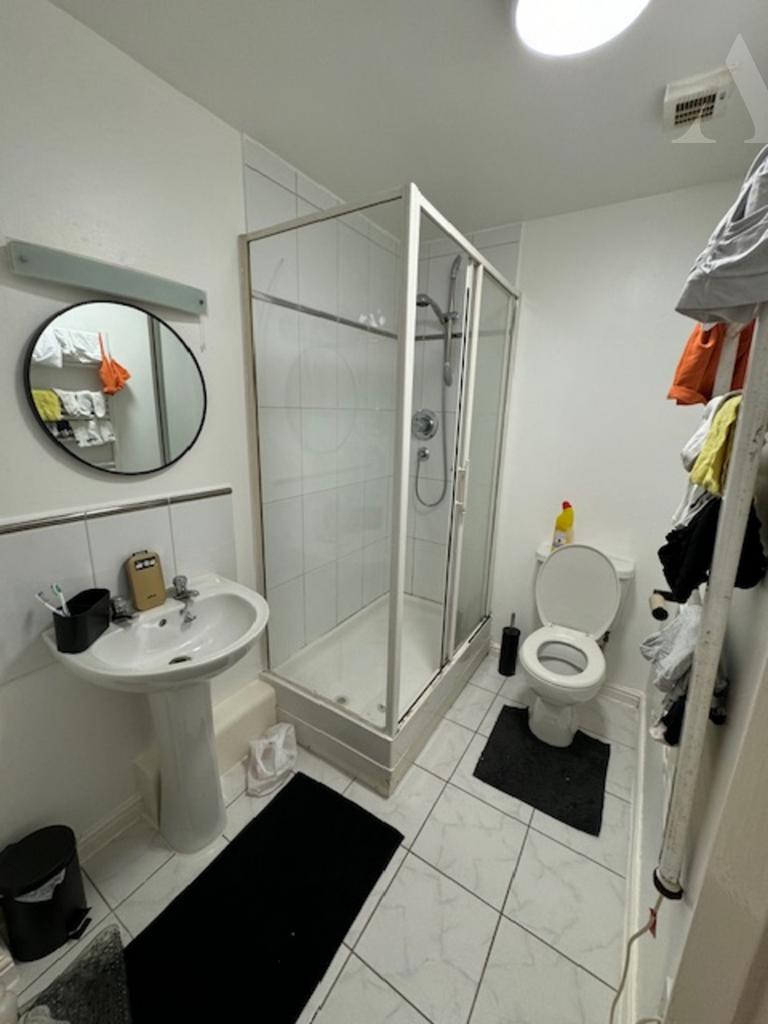 43 Staff way ensuite