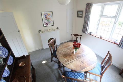 216 High Road, Byfleet, West Byfleet, KT14 7DD