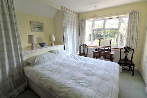 216 High Road, Byfleet, West Byfleet, KT14 7DD