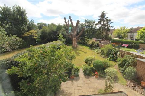 216 High Road, Byfleet, West Byfleet, KT14 7DD