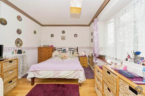 Flat 3, Towfield Court Towfield Road, Feltham, TW13 5LS