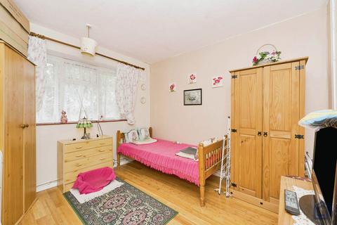 Flat 3, Towfield Court Towfield Road, Feltham, TW13 5LS