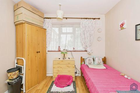 Flat 3, Towfield Court Towfield Road, Feltham, TW13 5LS