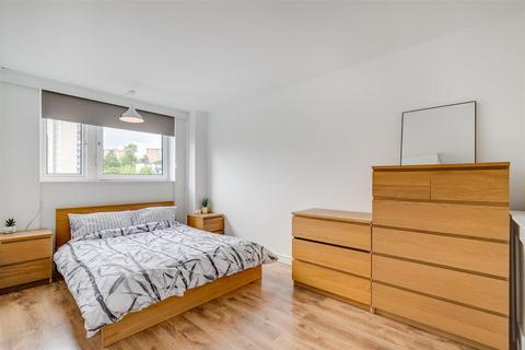 101 Whitlock Drive, London, SW19 6SH