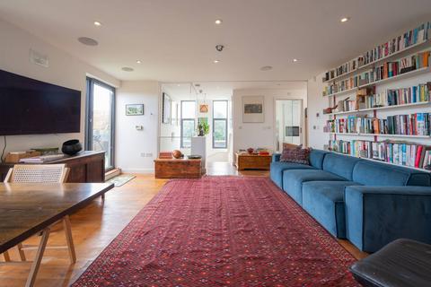 2 bedroom flat for sale, Kings Avenue, Clapham Park, London, SW4