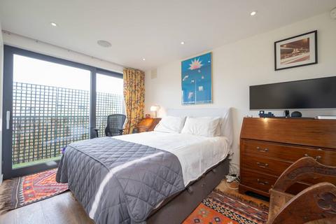 2 bedroom flat for sale, Kings Avenue, Clapham Park, London, SW4