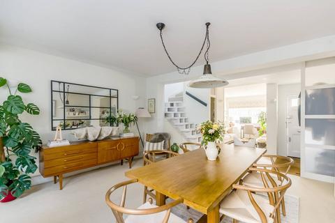1 Normand Mews, London, W14 9RB