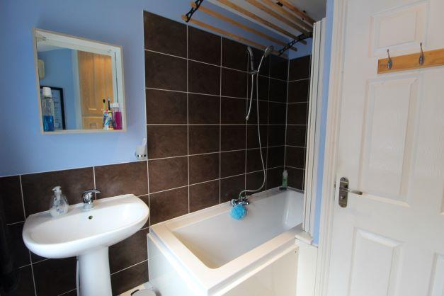 R Bathroom.JPG