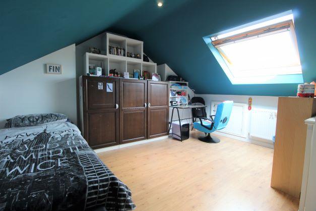 R Bed 2.jpg