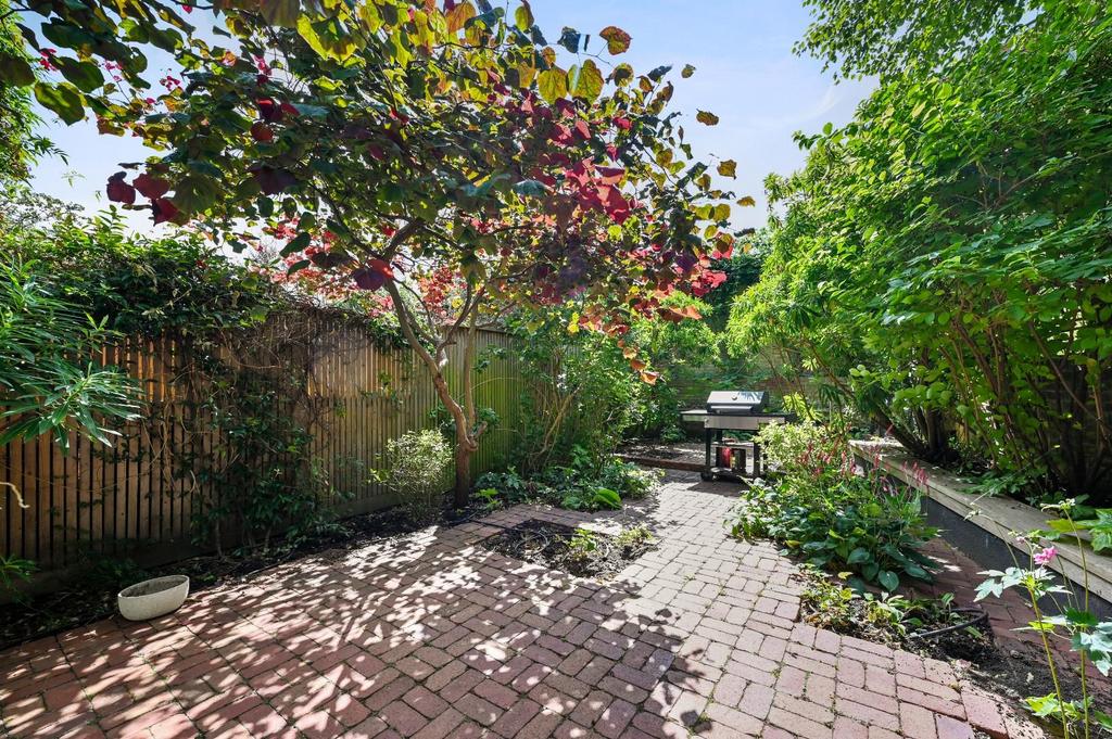 Lena Gardens - Garden1 (1).JPG
