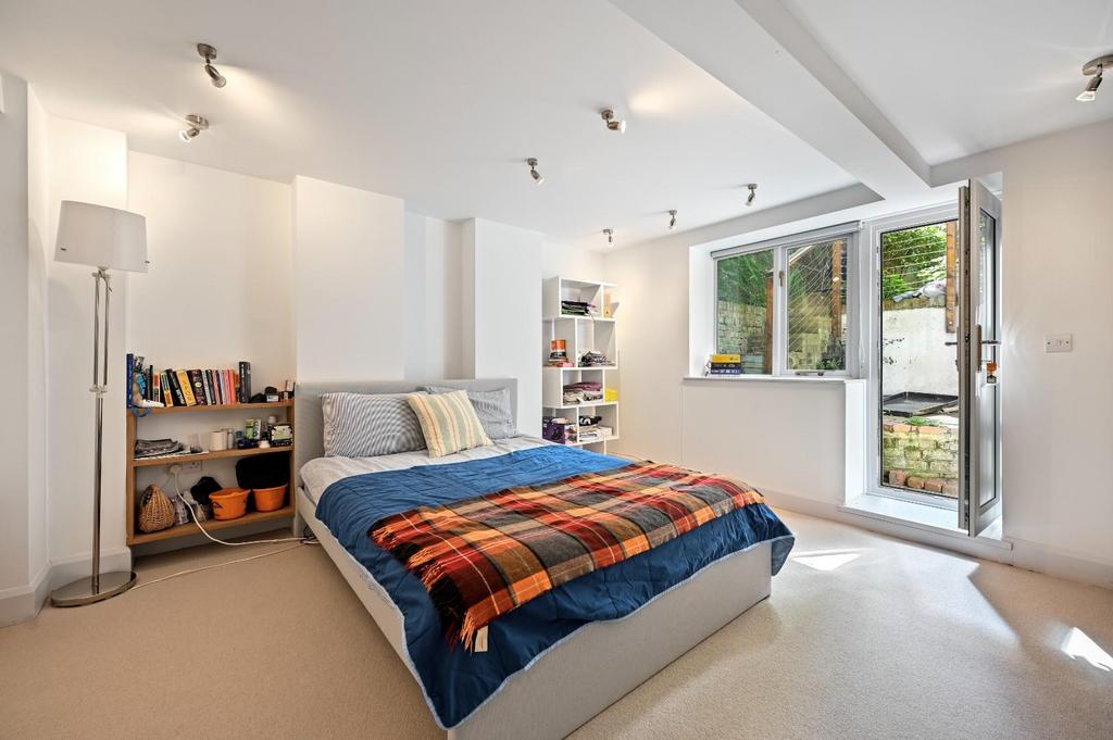 Lena Gardens - Bedroom B3 (1).JPG